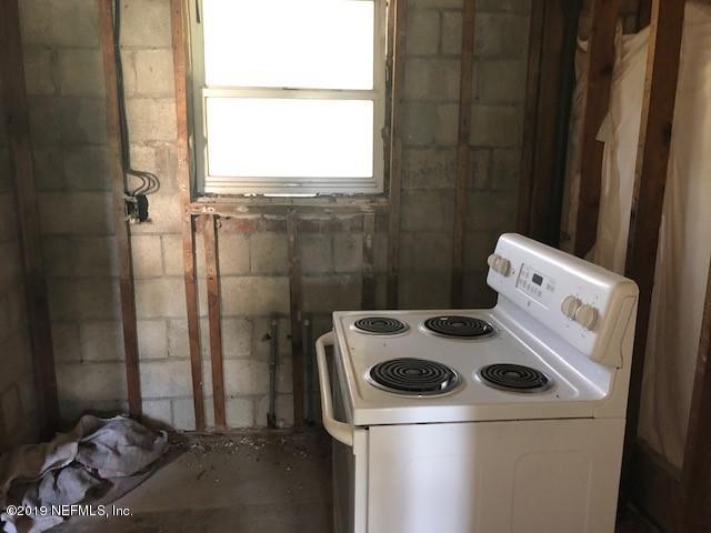 6153 Colgate Road Jacksonville, FL 32217 - Photo 5 of 25 a utility room with dryer and washer