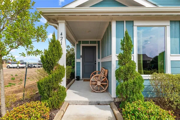 $235,000 | 421 Corsair Way, Ferris, TX 75125