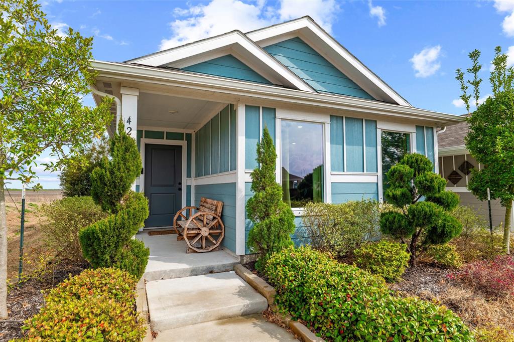 421 Corsair Way Ferris, TX 75125 - Photo 2 of 34 View of front of property