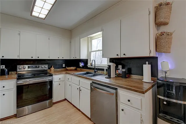 $560,000 | 1410 West Old Phillips Road, Pinnacle, NC 27043