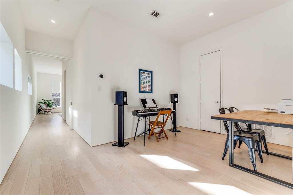 5804 Bryan Parkway Dallas, TX 75206 - Photo 23 of 25 a view of a workspace with furniture