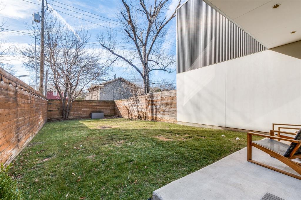 5804 Bryan Parkway Dallas, TX 75206 - Photo 24 of 25 a view of a backyard with wooden fence