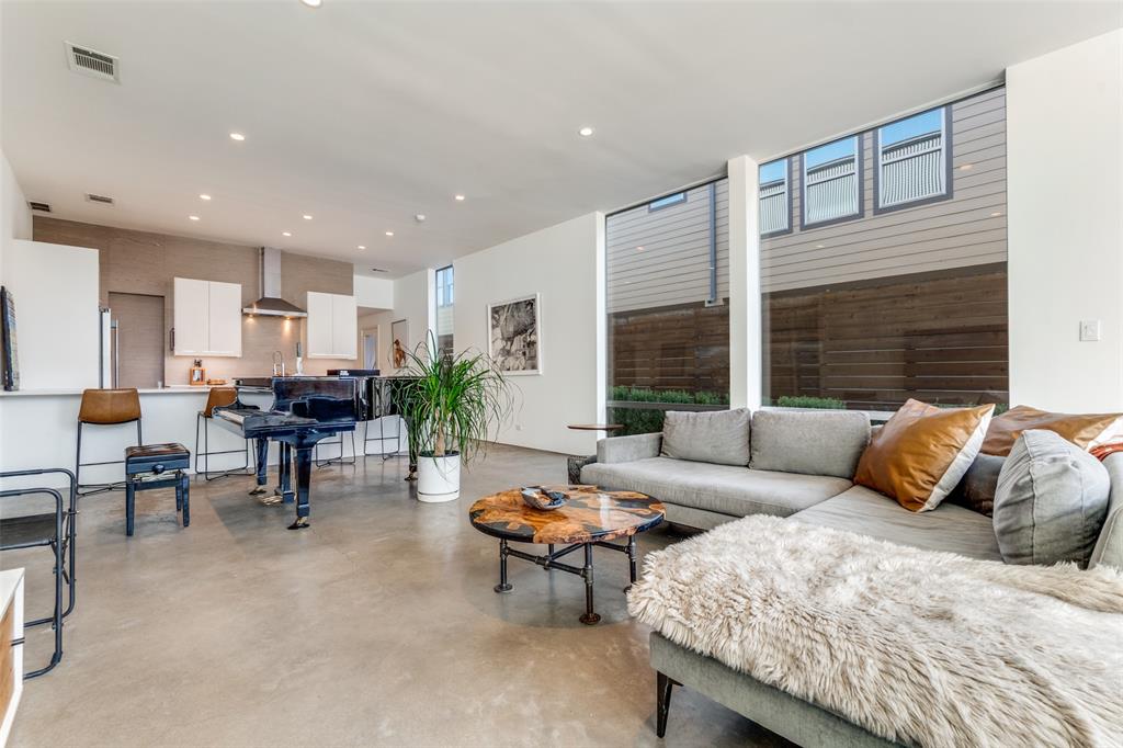 5804 Bryan Parkway Dallas, TX 75206 - Photo 4 of 25 a living room with furniture and a large window