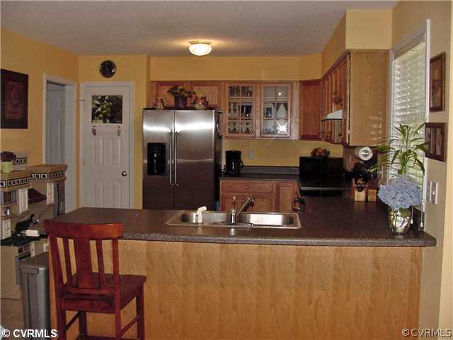 6750 Elk Road Richmond, VA 23224 - Photo 5 of 10 Kitchen