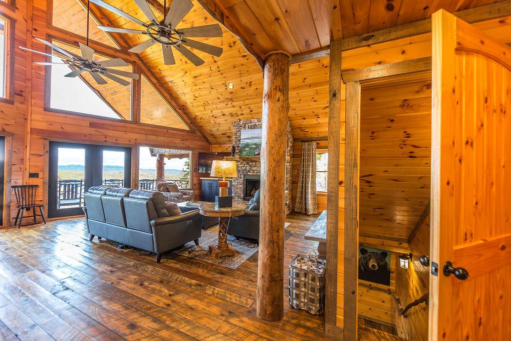 576 Century Blue Ridge Blue Ridge, GA 30513 - Photo 22 of 71 a living room with furniture