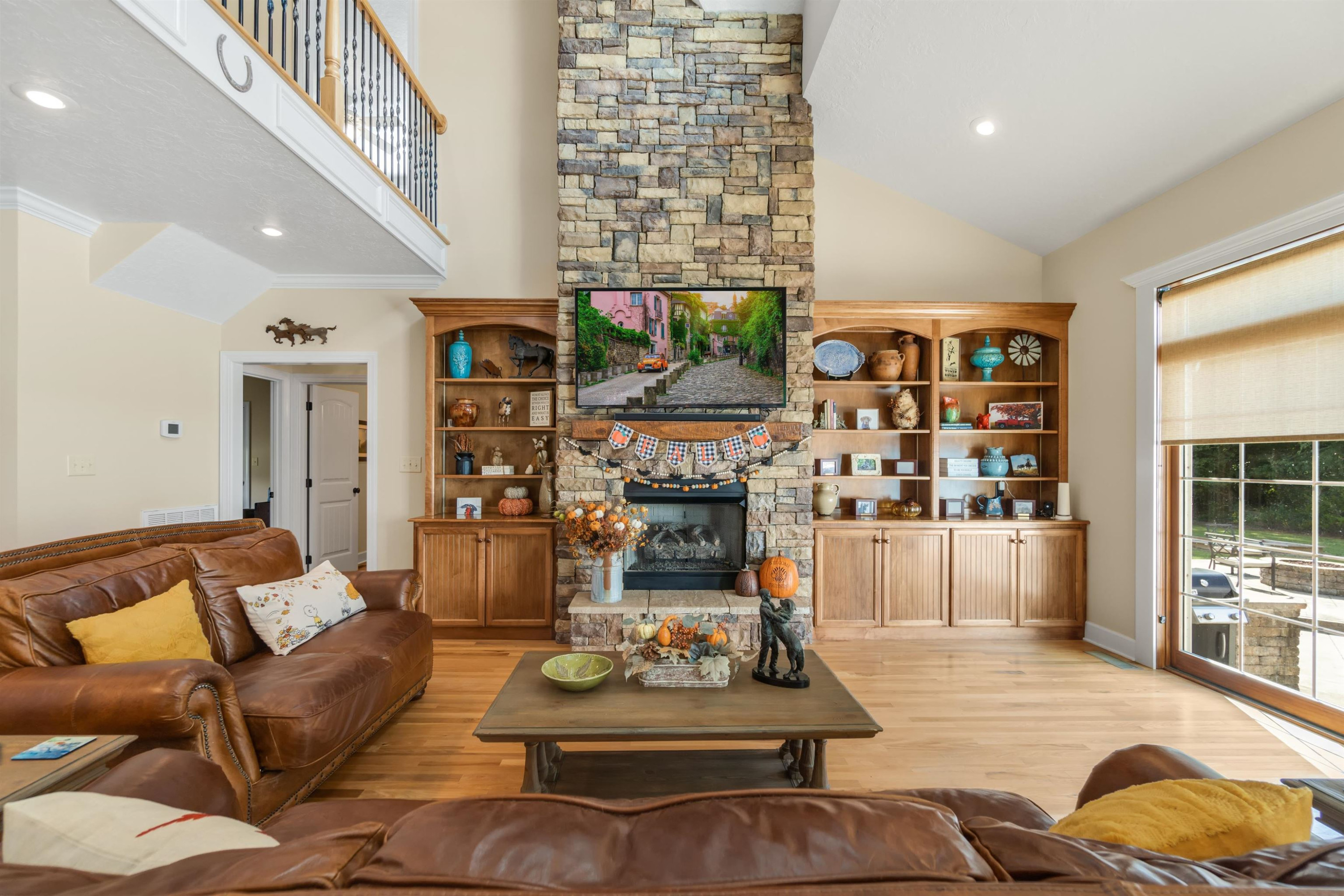 7910 Old Stage Road Huntingdon, TN 38344 - Photo 5 of 24 a living room with furniture and a couch
