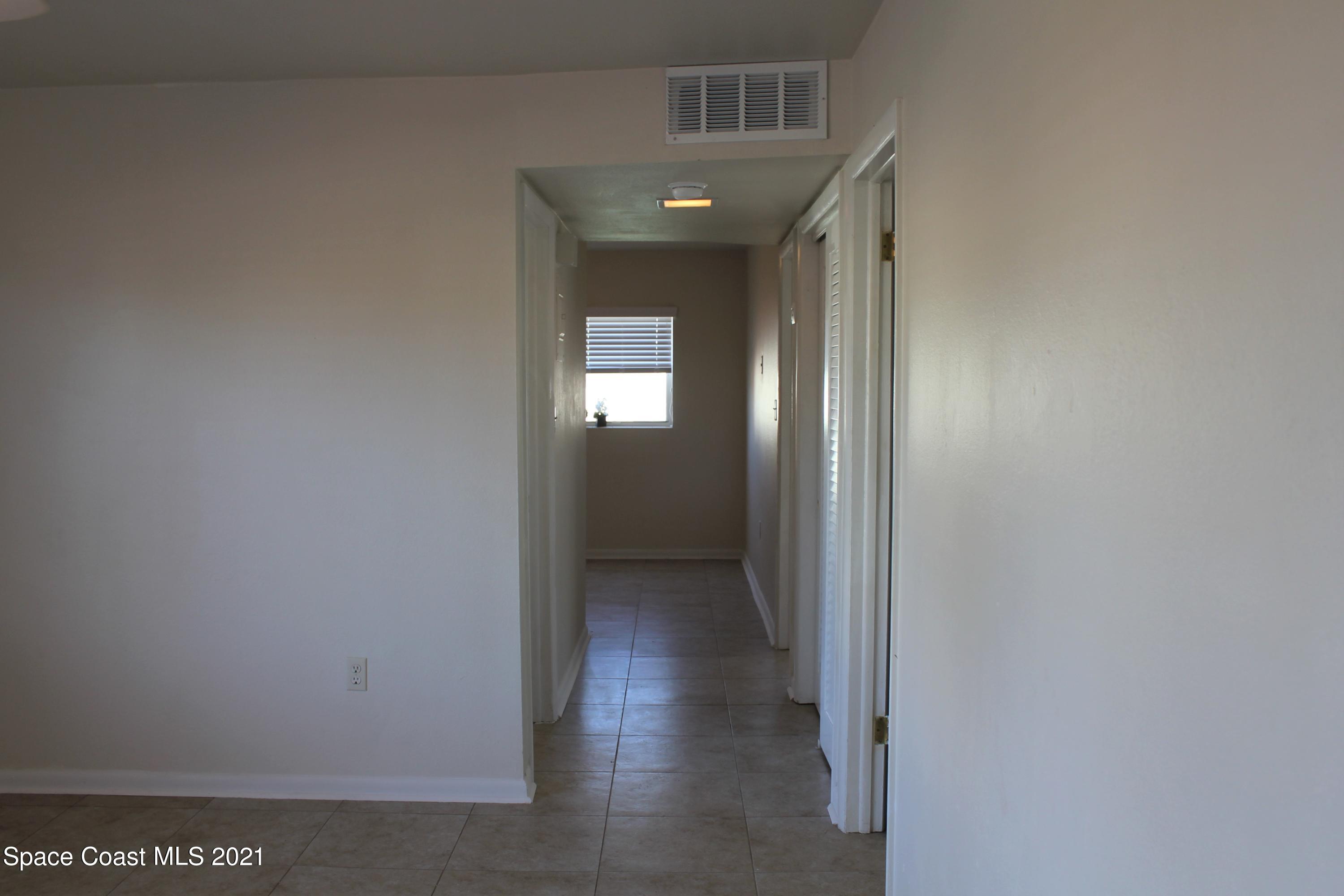 651 Palm Drive, Unit E1 Satellite Beach, FL 32937 - Photo 8 of 18 a view of a hallway