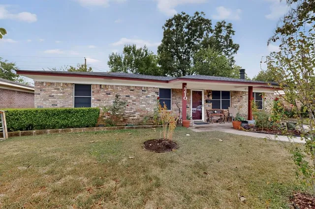 a view of a house with backyard porch and garden