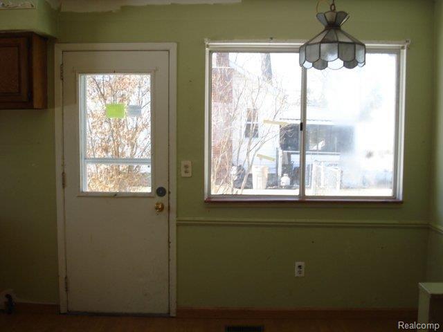 3900 Mapleleaf Road Waterford, MI 48328 - Photo 10 of 11 DSC02622