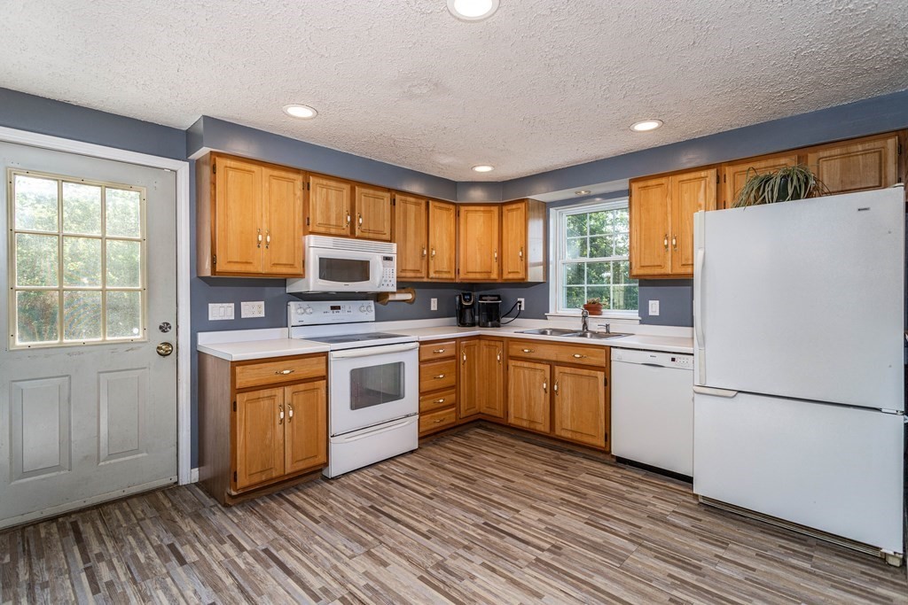 26 Keyes Road Gardner, MA 01440 - Photo 2 of 21 Gallery Image 2