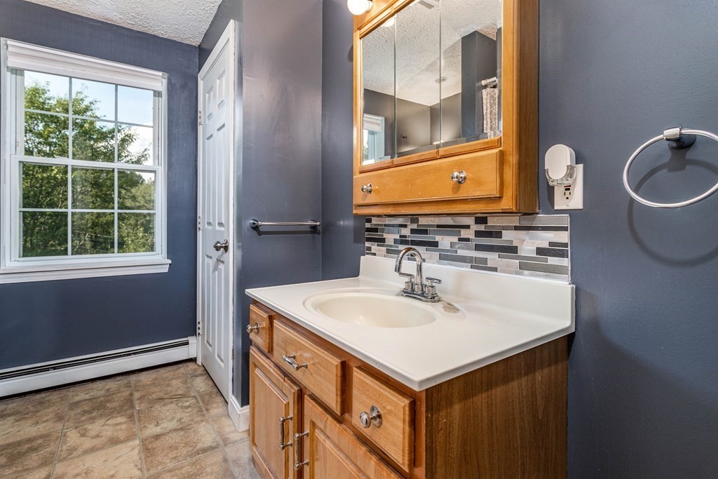 26 Keyes Road Gardner, MA 01440 - Photo 5 of 21 Gallery Image 5