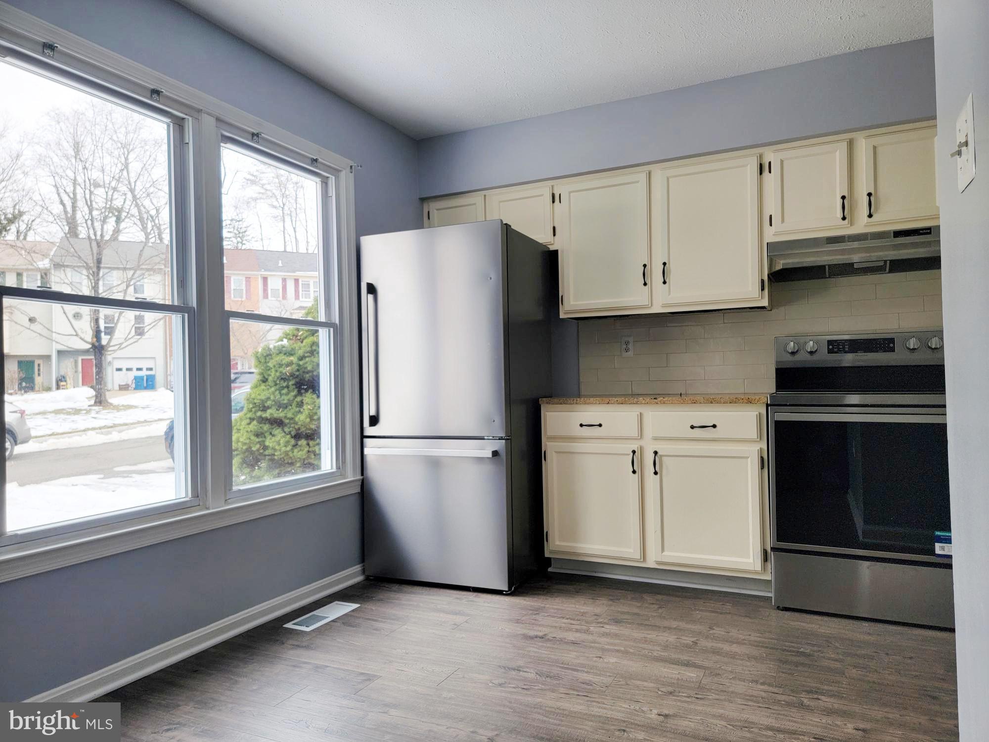 7370 Stream Way Springfield, VA 22152 - Photo 3 of 24