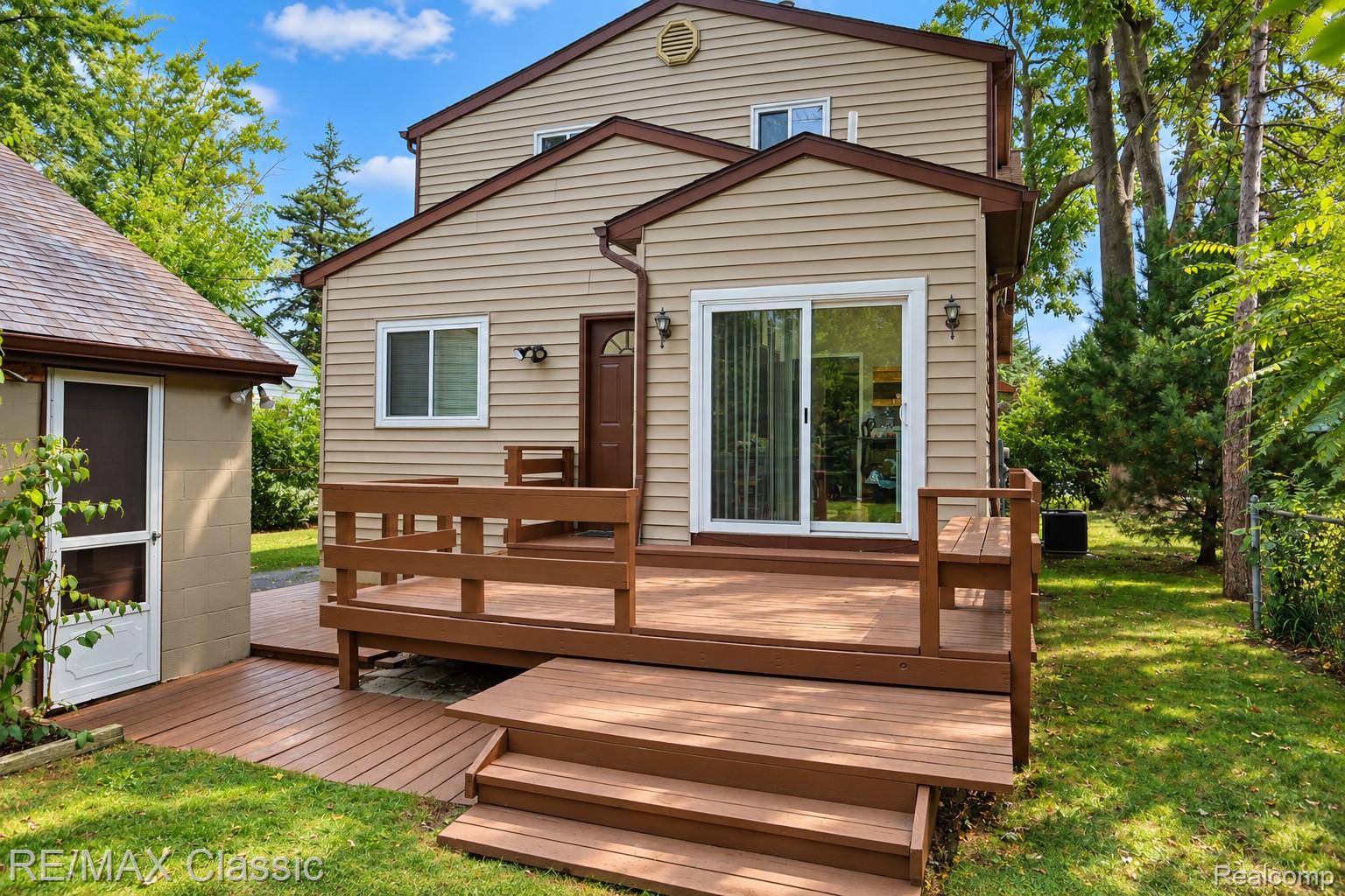 320 South Rochester Road Clawson, MI 48017 - Photo 38 of 44 Sunny Backyard Deck