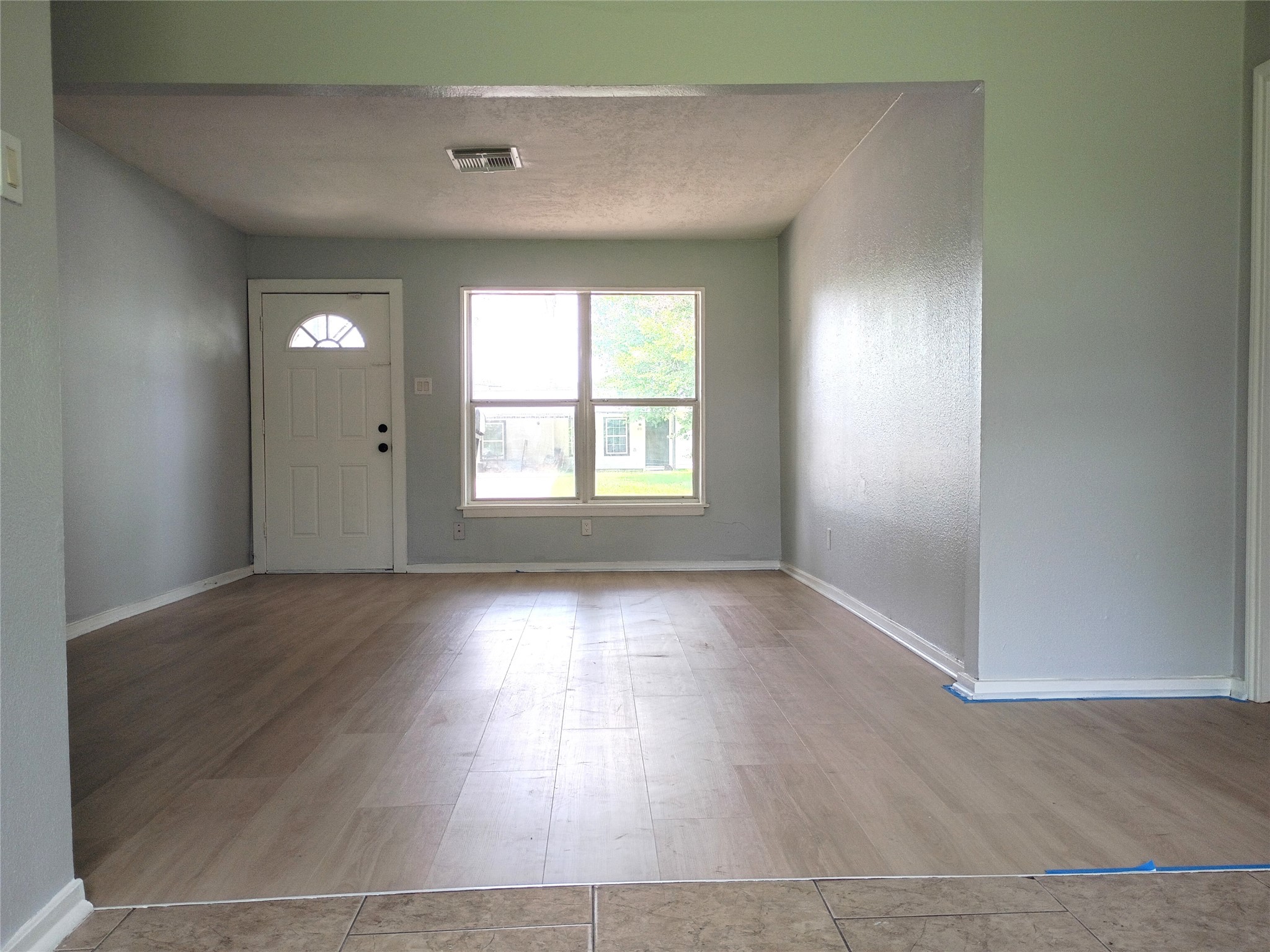 811 Loper Street Houston, TX 77017 - Photo 2 of 35 Pic 2 New laminated flooring