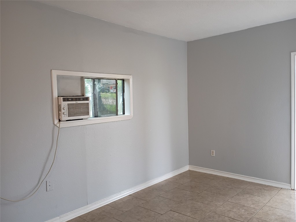 811 Loper Street Houston, TX 77017 - Photo 21 of 35 Pic 21
4th bed