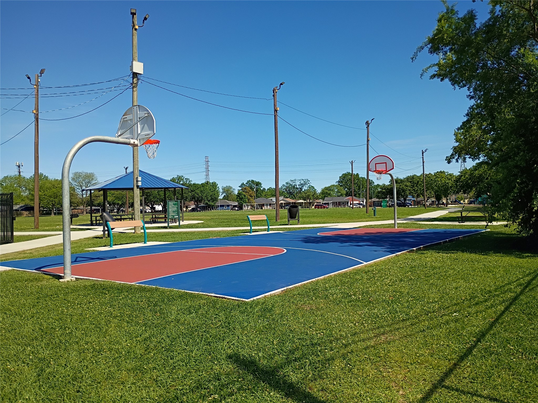 811 Loper Street Houston, TX 77017 - Photo 29 of 35 Pic 27
Oak Medow Park - Basketball court