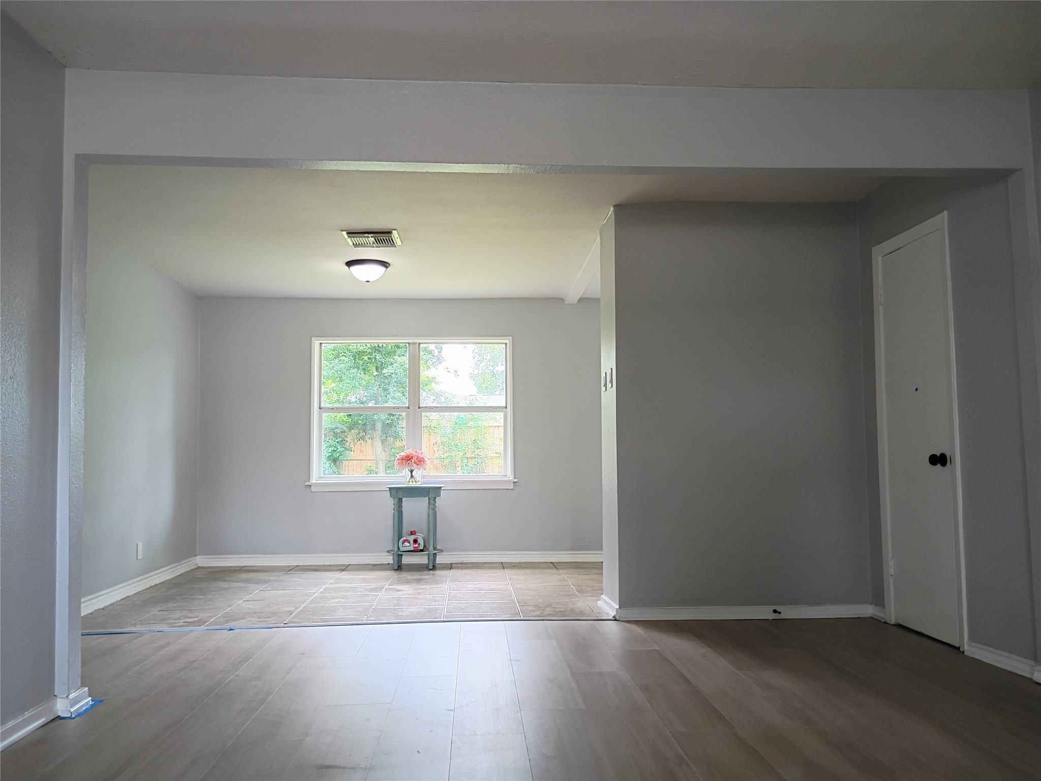 811 Loper Street Houston, TX 77017 - Photo 4 of 35 Pic 4 View from the main door.