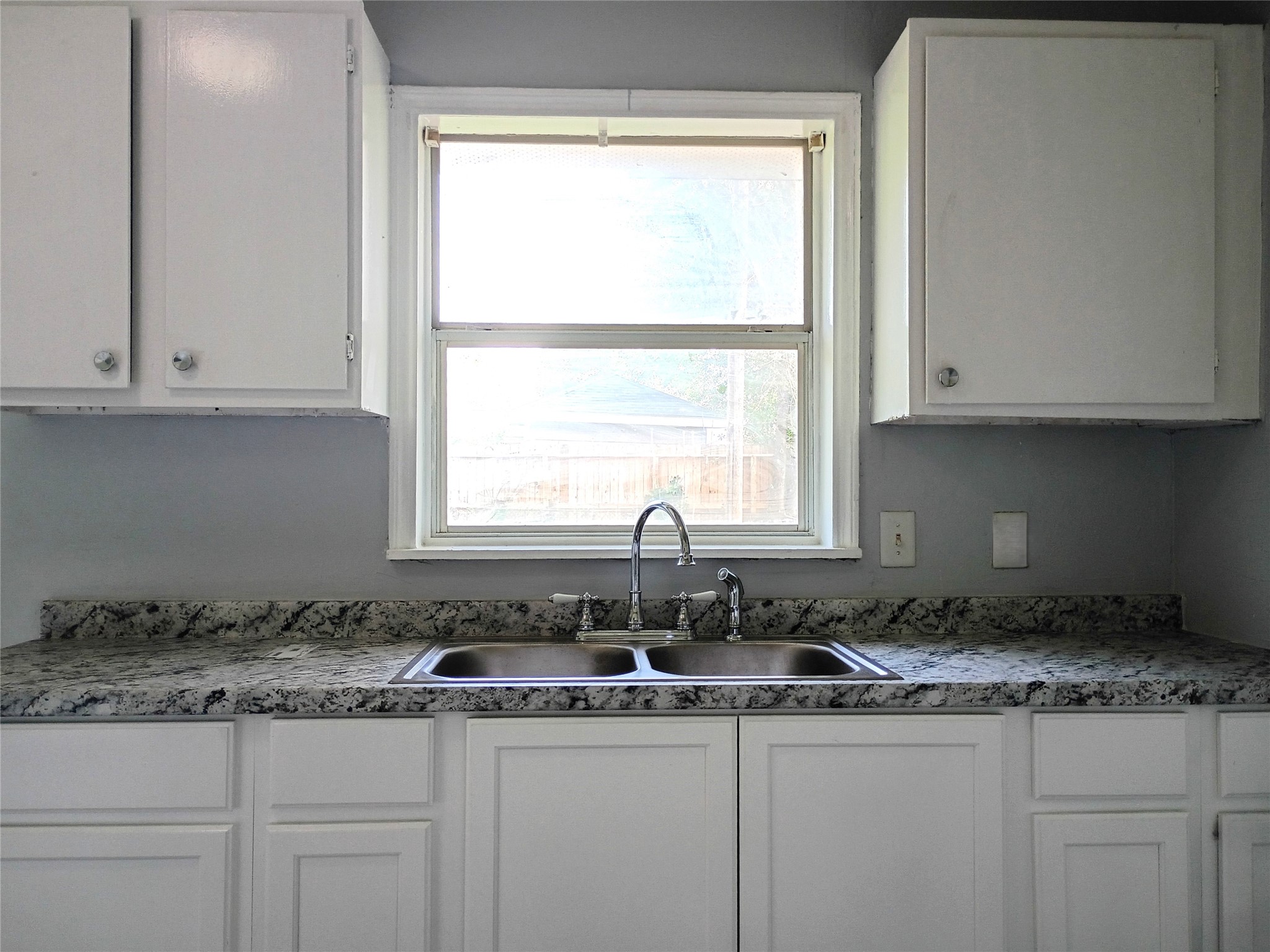 811 Loper Street Houston, TX 77017 - Photo 5 of 35 Pic 5
Kitchen sink
