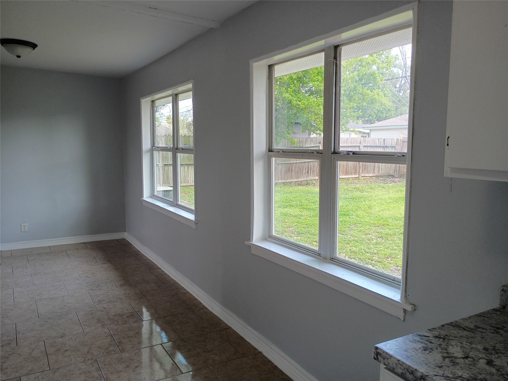 811 Loper Street Houston, TX 77017 - Photo 9 of 35 Pic 9
Lots of light