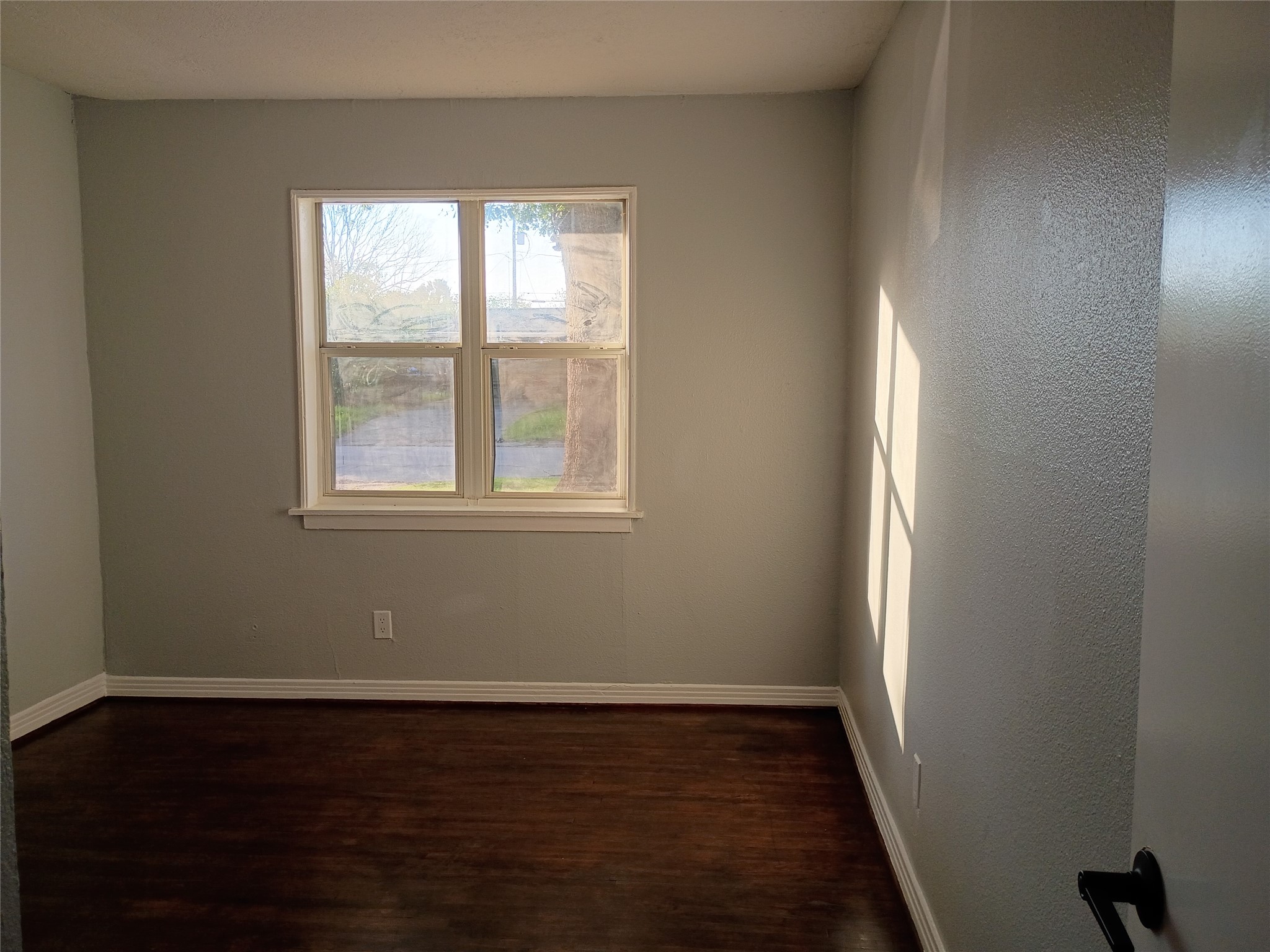 811 Loper Street Houston, TX 77017 - Photo 10 of 35 Pic 10
1st Bed