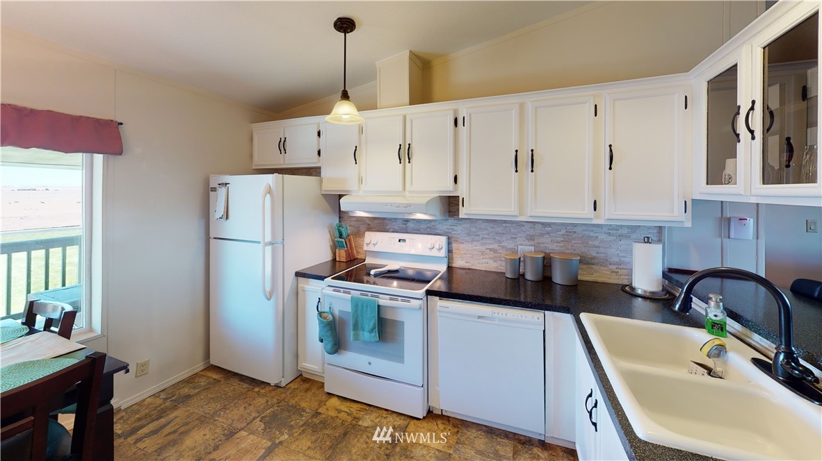 8570 Neppel Road Northeast Moses Lake, WA 98837 - Photo 11 of 28 Gallery Image 11