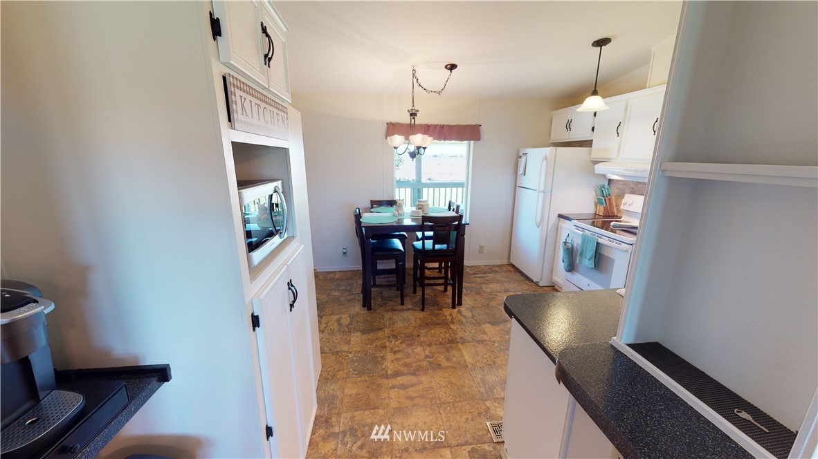8570 Neppel Road Northeast Moses Lake, WA 98837 - Photo 12 of 28 Gallery Image 12