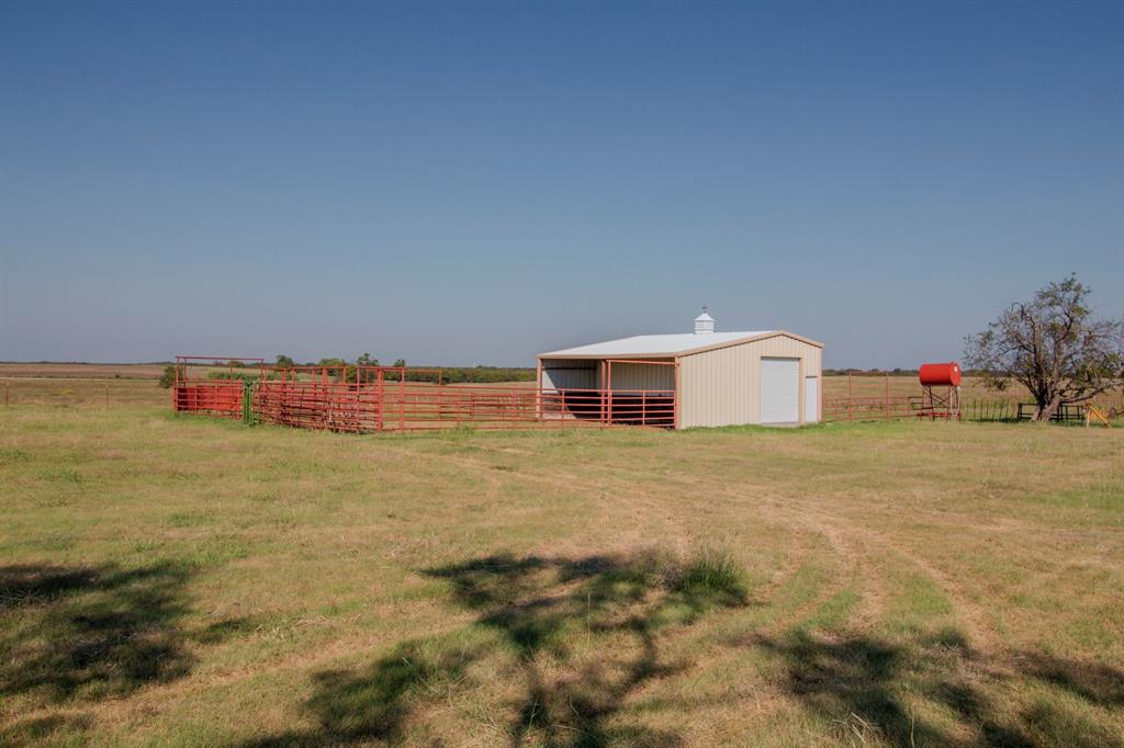 831 Baker Road Tioga, TX 76271 - Photo 20 of 27 a bathroom with a tub