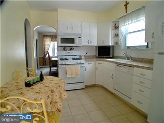 1139 Cumberland Road Abington, PA 19001 - Photo 4 of 12 Kitchen