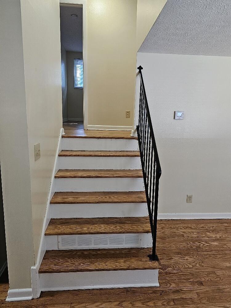 1784 Shady Lane Road Columbus, OH 43227 - Photo 5 of 17 1784Stairs