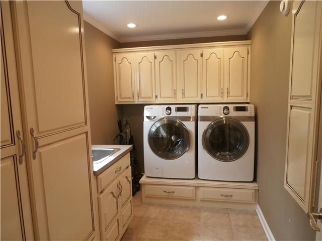 301 Stoneybrook Road Columbia, TN 38401 - Photo 14 of 18 Awesome Updated Laundry Room