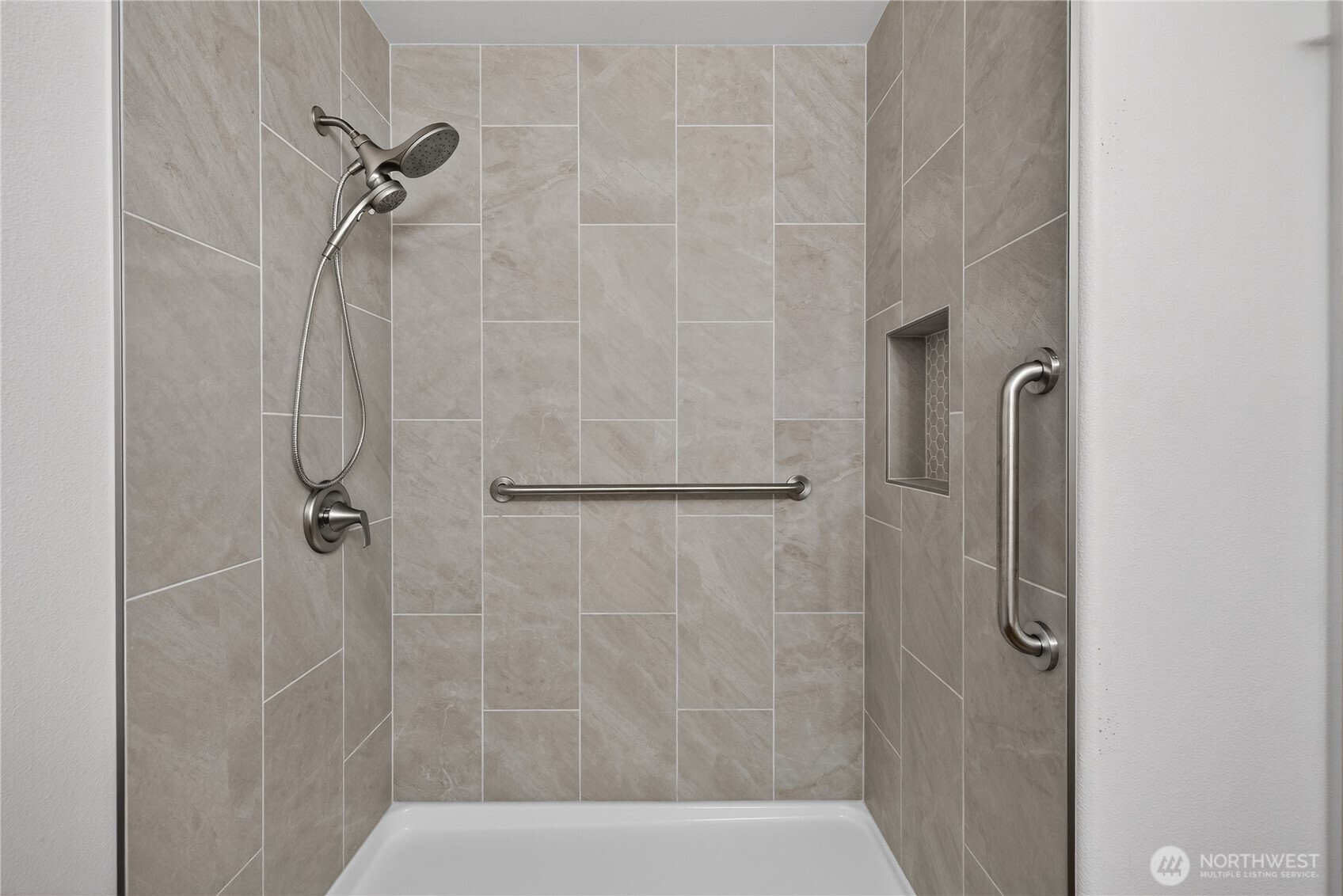 4607 Santa Fe Lane Pasco, WA 99301 - Photo 12 of 28 a bathroom with a shower