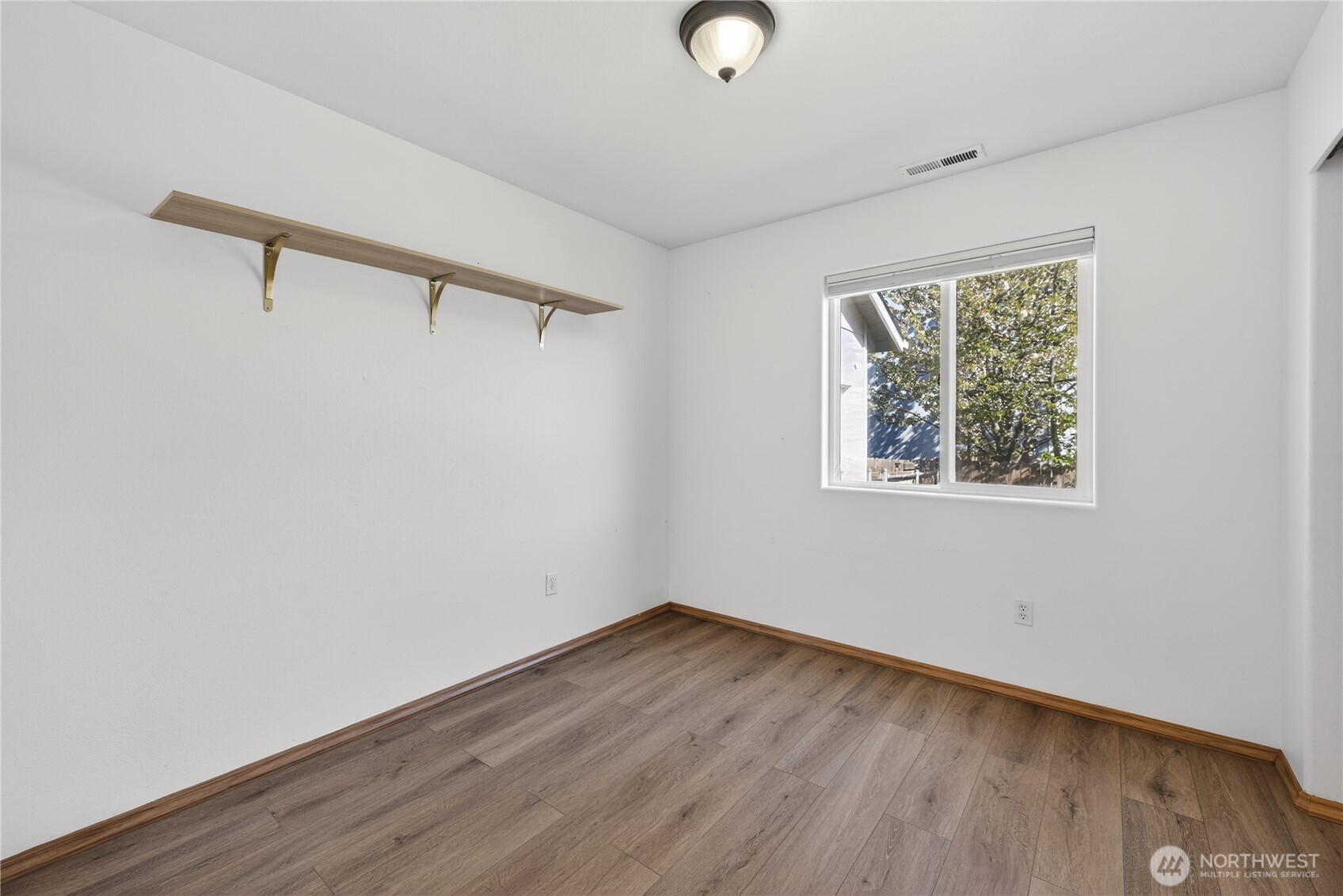 4607 Santa Fe Lane Pasco, WA 99301 - Photo 14 of 28 an empty room with a window
