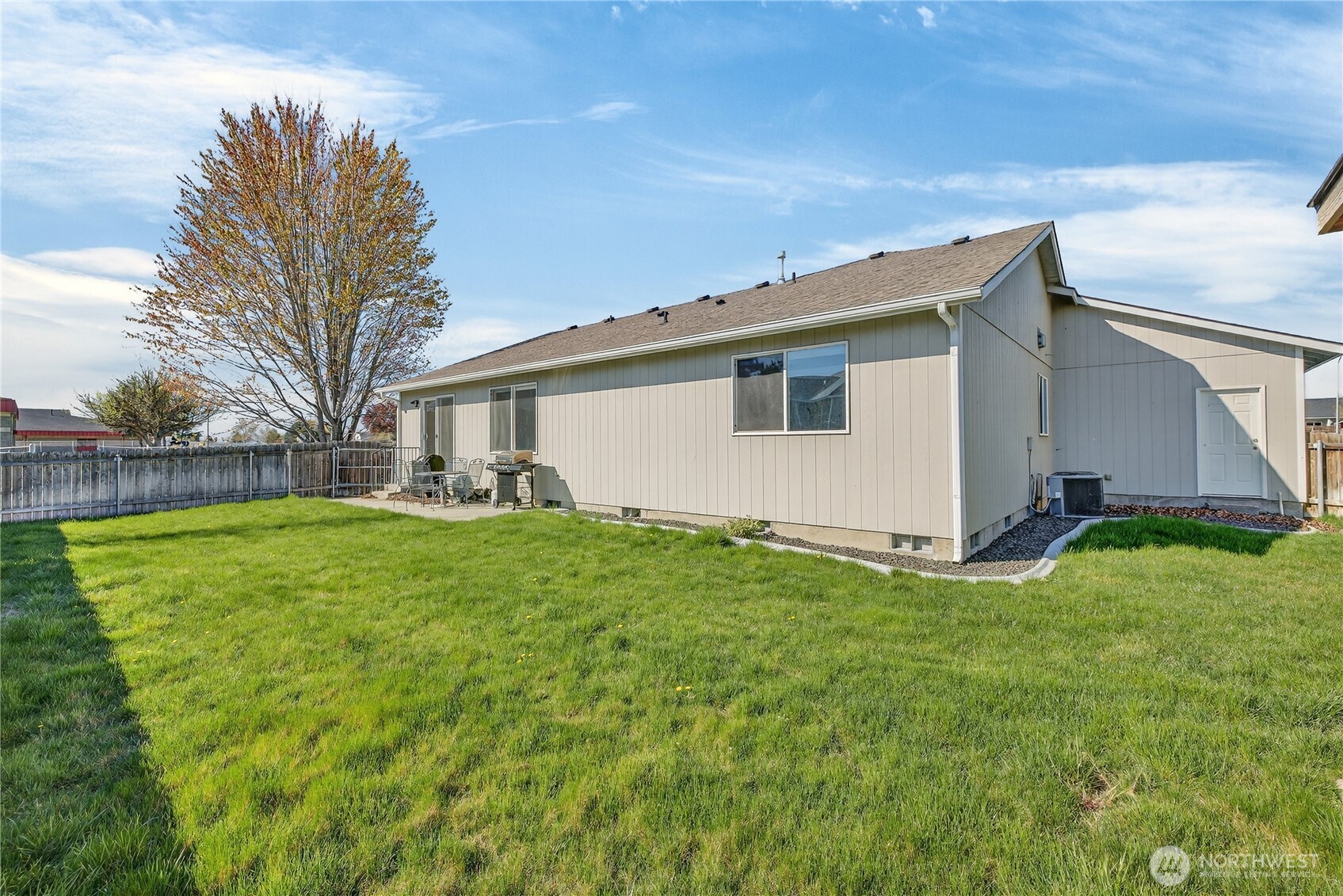 4607 Santa Fe Lane Pasco, WA 99301 - Photo 19 of 28 a view of a house with backyard