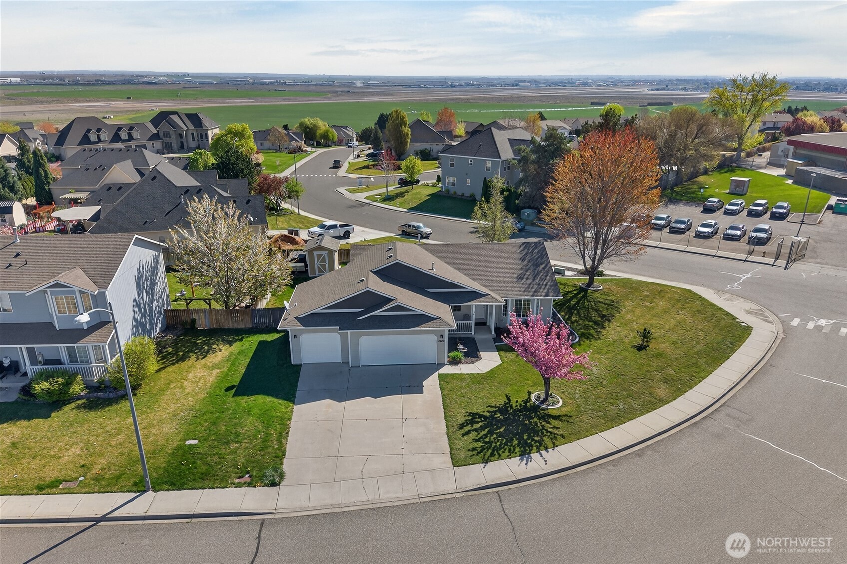 4607 Santa Fe Lane Pasco, WA 99301 - Photo 25 of 28 an aerial view of a house with a garden and mountain view in back