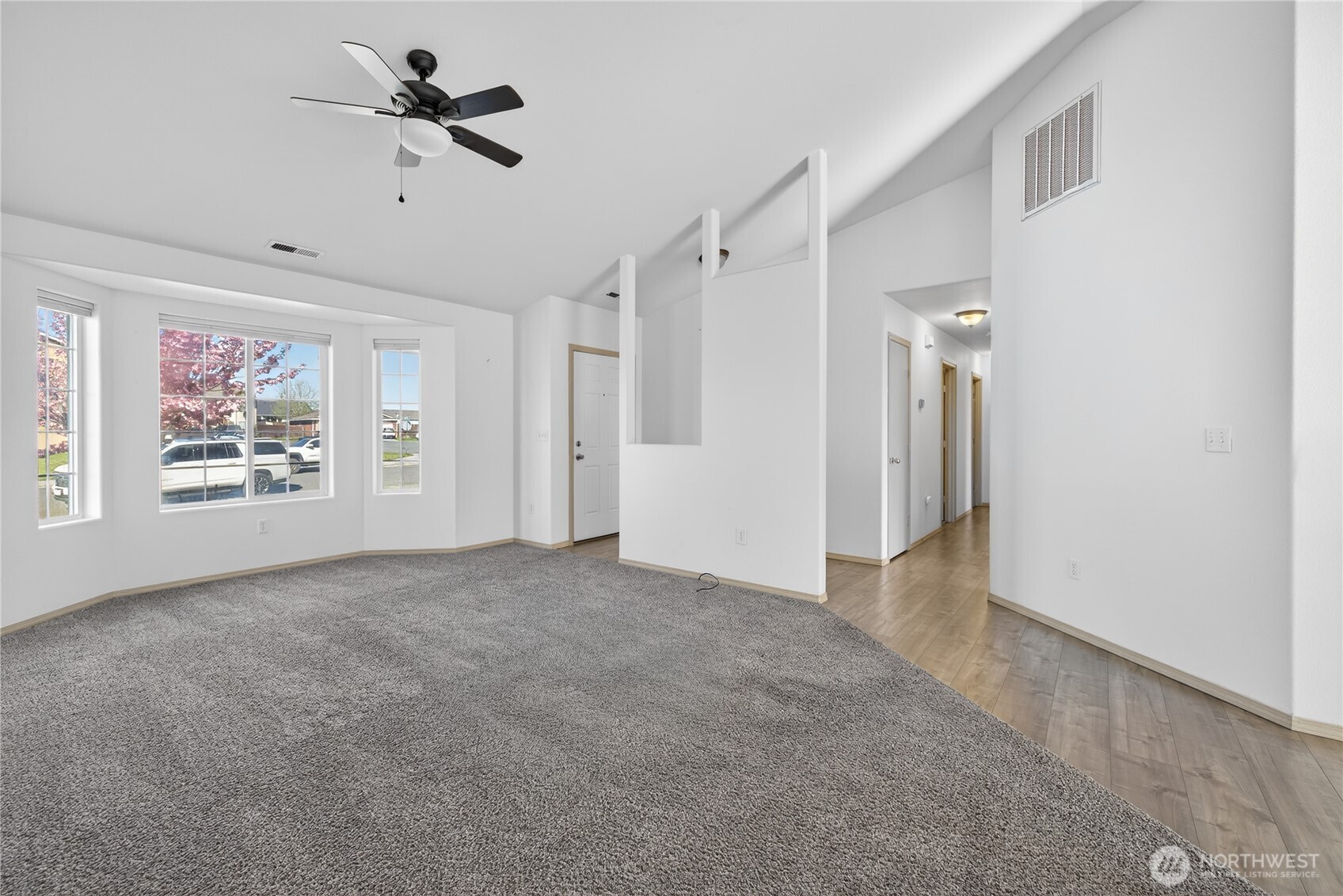 4607 Santa Fe Lane Pasco, WA 99301 - Photo 4 of 28 a view of empty room with windows