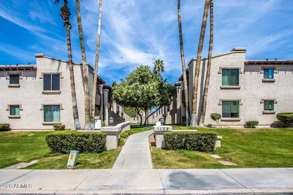$1,700 | 3102 East Clarendon Avenue, Unit 207, Phoenix, AZ 85016