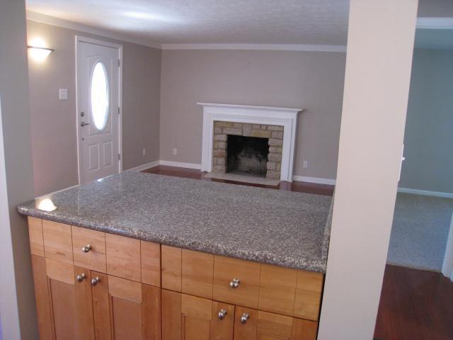 436 South James Road Columbus, OH 43213 - Photo 3 of 16
