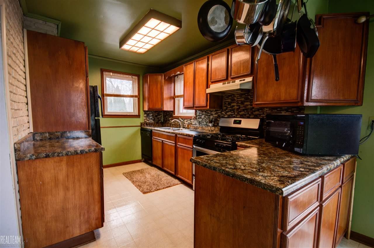 3264 Gerald Avenue Rochester, MI 48307 - Photo 5 of 25 31310271-4.JPG
