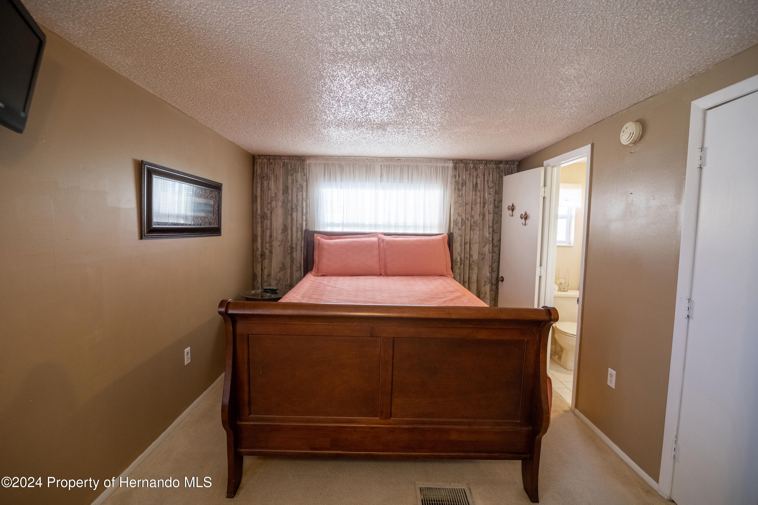 7526 Highpoint Boulevard Brooksville, FL 34613 - Photo 21 of 30 a room with a bed and a window