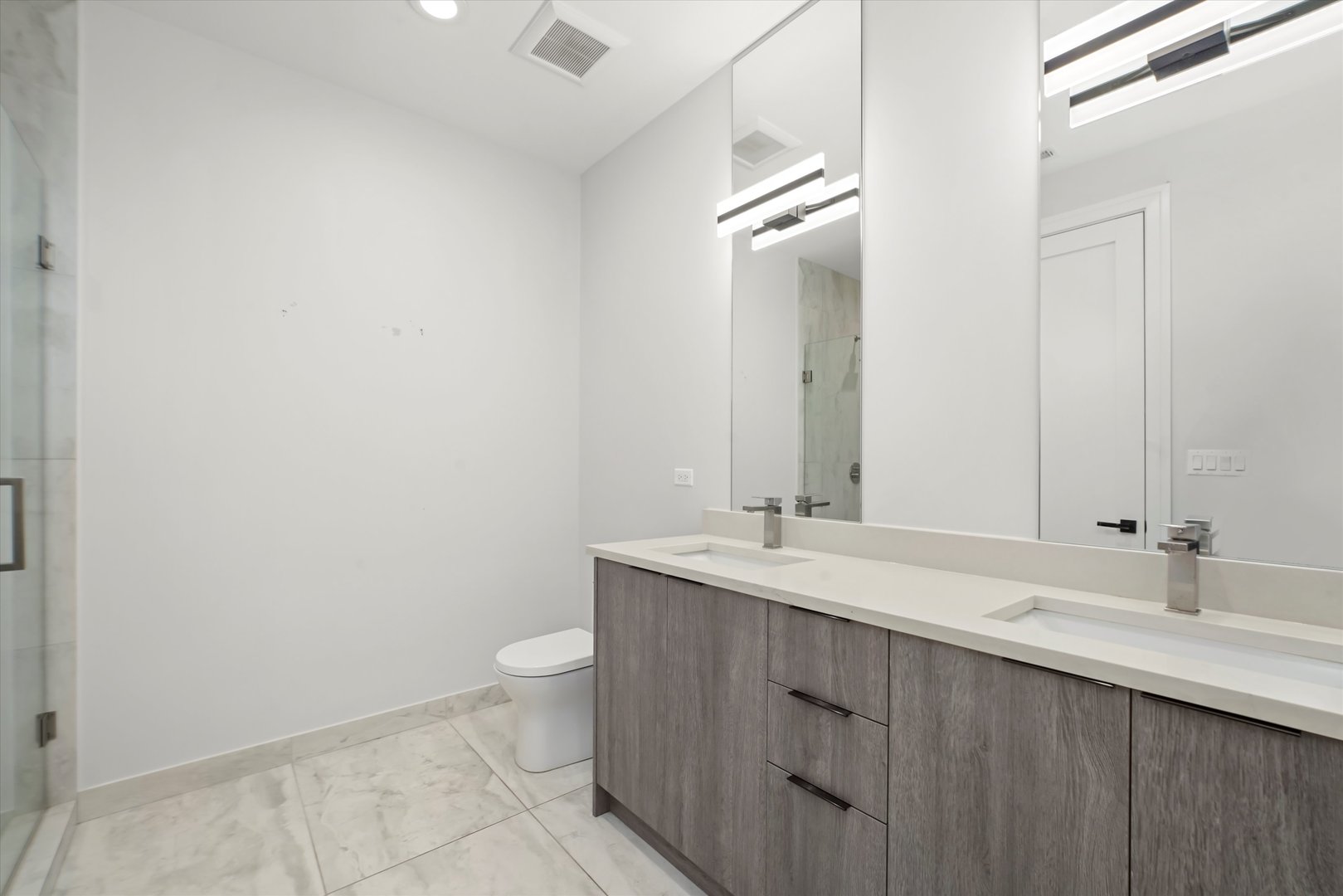 117 South Bell Avenue, Unit 4N Chicago, IL 60612 - Photo 19 of 30 a bathroom with a sink and a mirror
