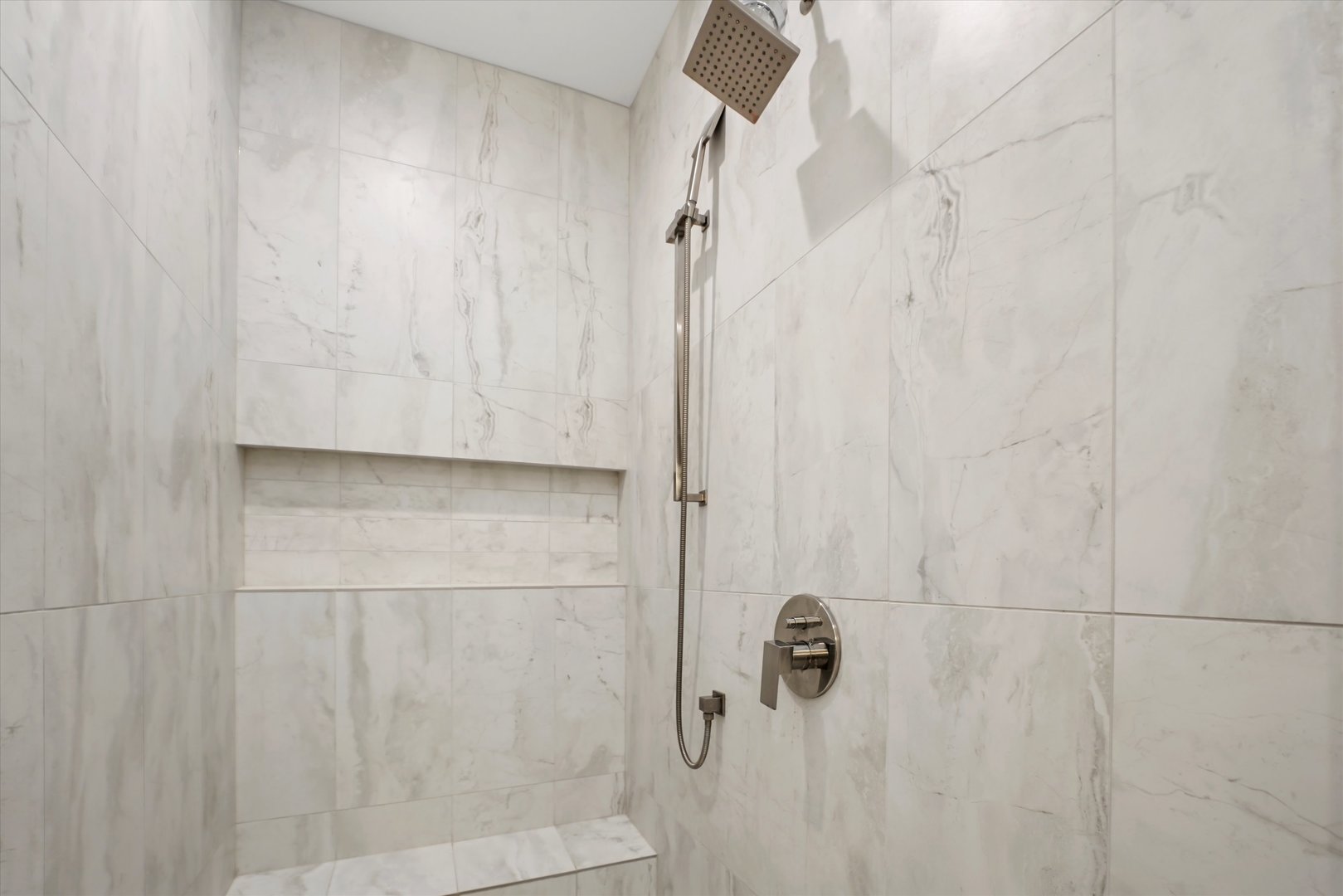 117 South Bell Avenue, Unit 4N Chicago, IL 60612 - Photo 20 of 30 a bathroom with a shower