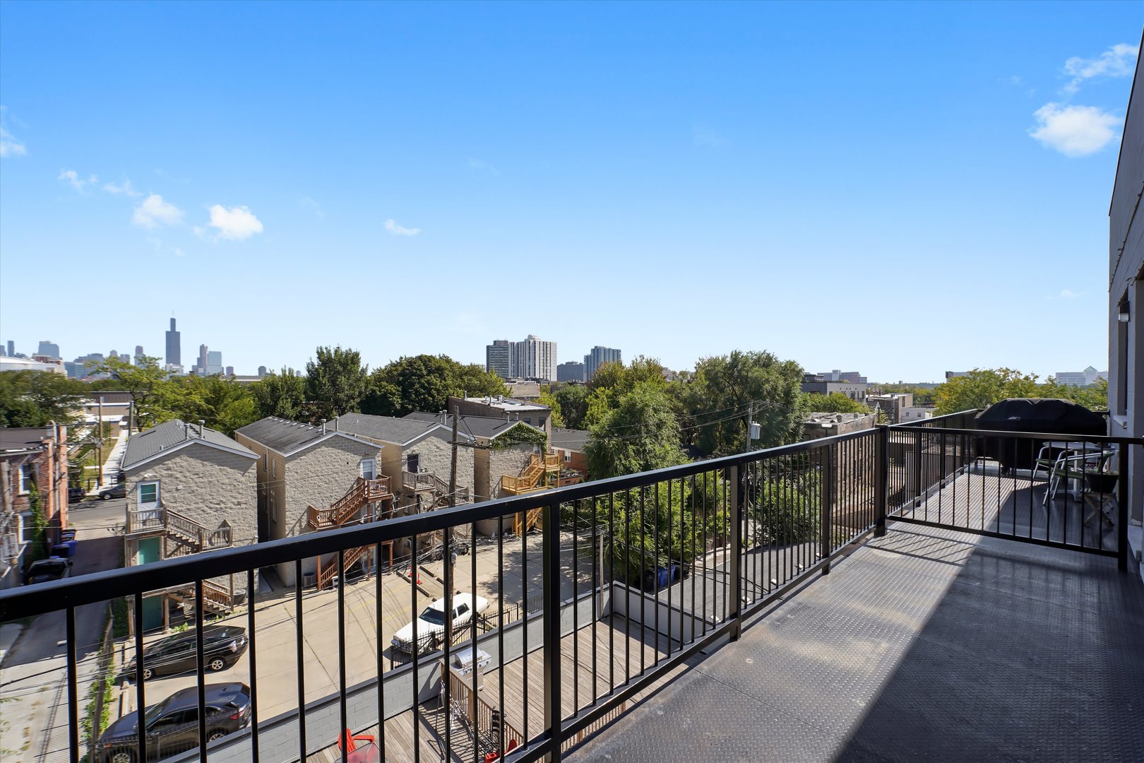 117 South Bell Avenue, Unit 4N Chicago, IL 60612 - Photo 22 of 30 a view of a city from terrace