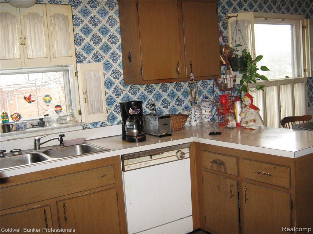 4398 Patrick Road West Bloomfield, MI 48322 - Photo 5 of 6 KITCHEN