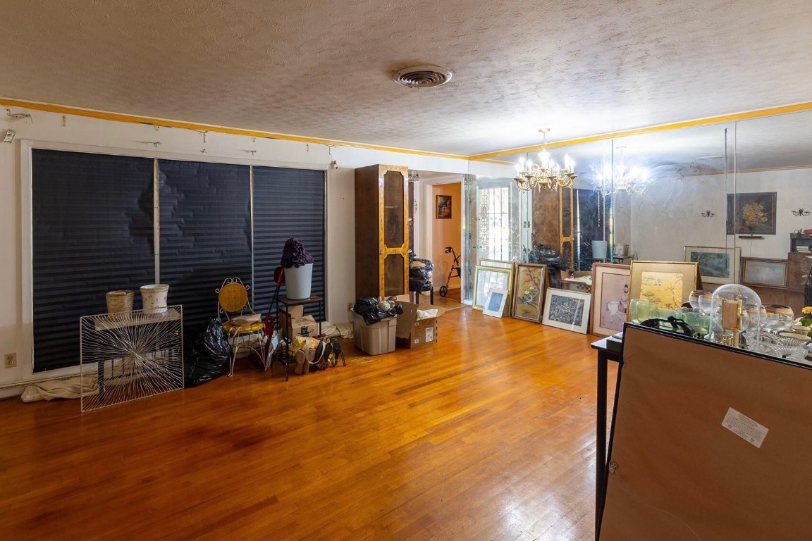 7718 Dillon Street Houston, TX 77061 - Photo 3 of 25