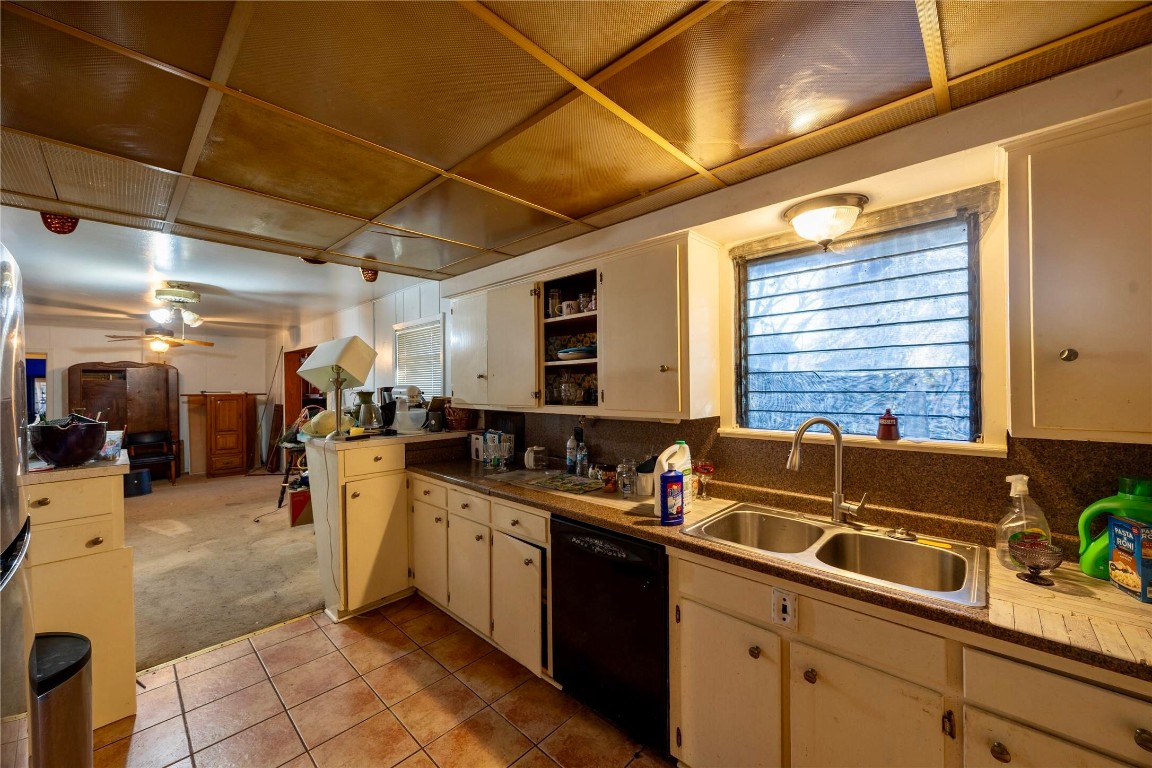 7718 Dillon Street Houston, TX 77061 - Photo 7 of 25