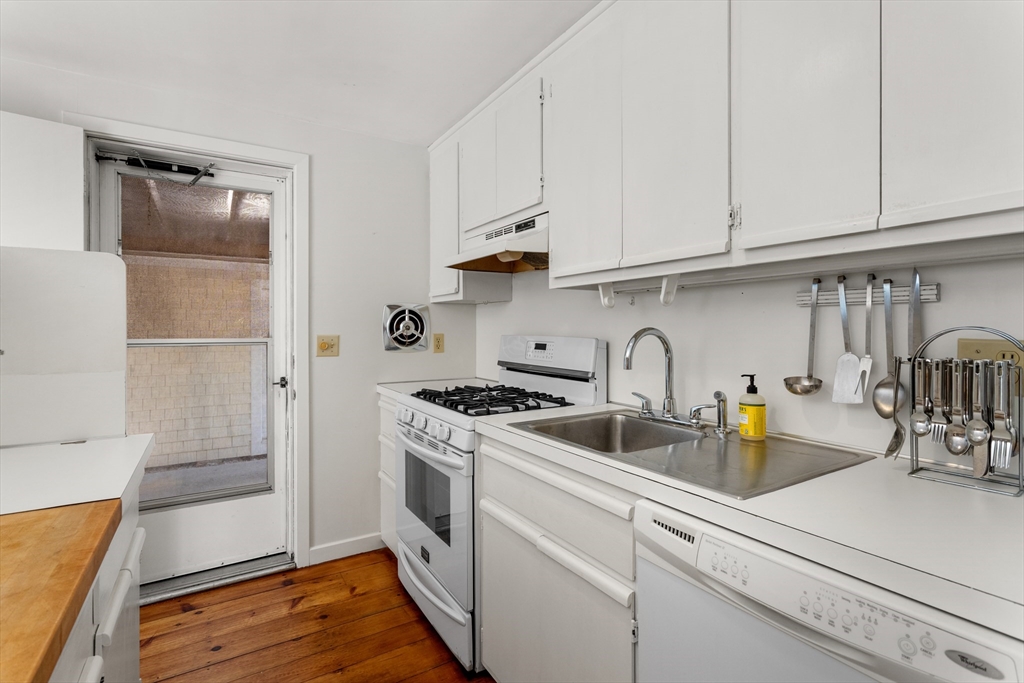 21 Mill Road Falmouth, MA 02540 - Photo 9 of 35 Gallery Image 9