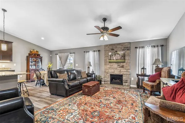 $274,999 | 1592 Hickory Landing, De Soto, MO 63020