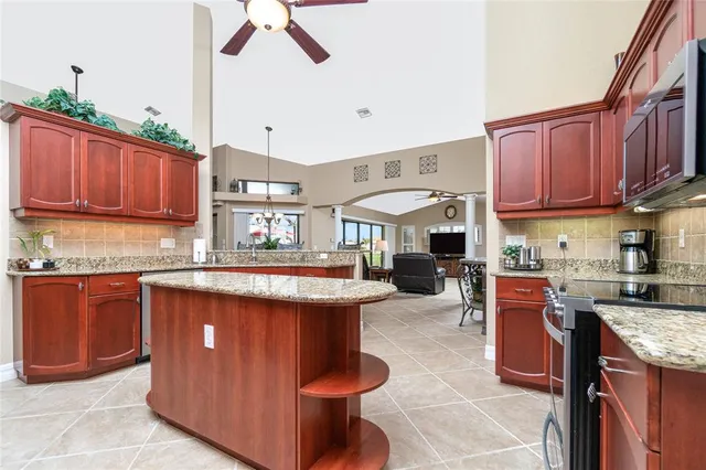 a view of an entryway with a livingroom