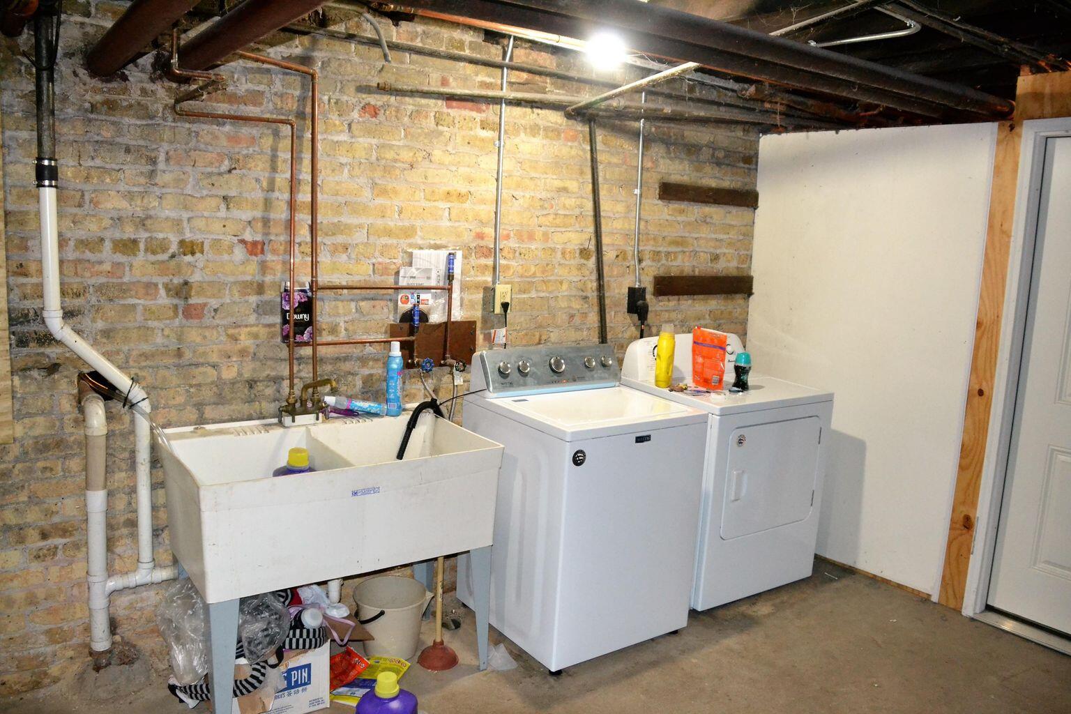 3213 Washington Avenue Racine, WI 53405 - Photo 12 of 34 20210119022634632053000000-o