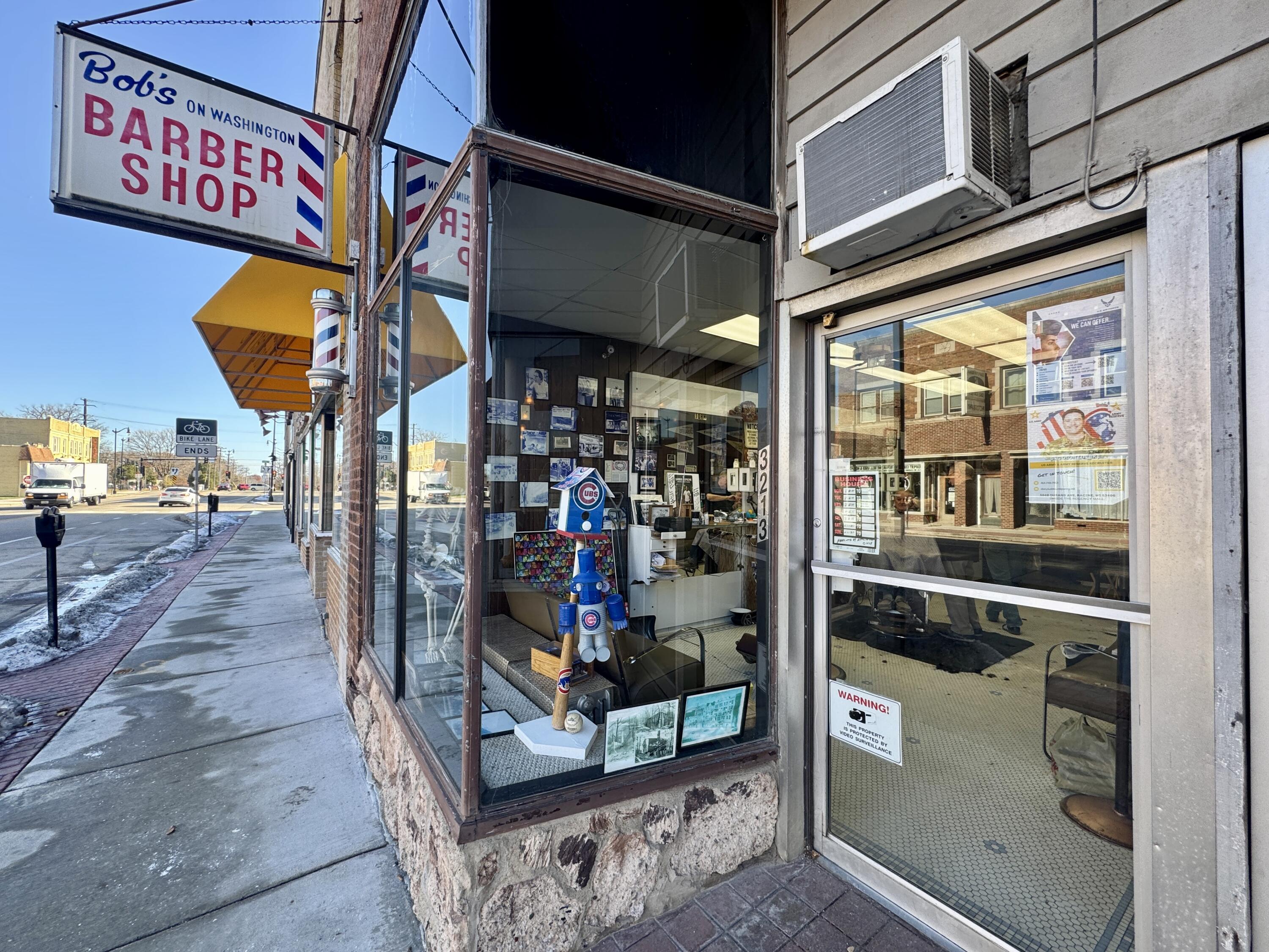 3213 Washington Avenue Racine, WI 53405 - Photo 4 of 34 IMG_7729